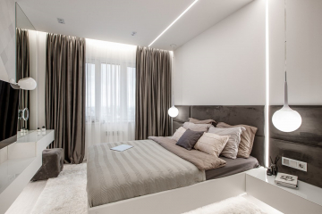 Световые линии на потолке в спальне 13 м²